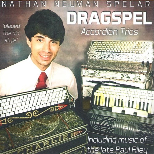 Nathan neuman spelar - spelar, dragspel