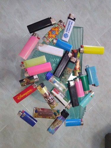 Stock accendini accendi - accendini,