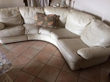 divano angolare in pelle