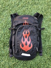 CamelBak Zaino Idratazione Mini Mule 1,5L Nero Fiamme Rosse Senza Vescica