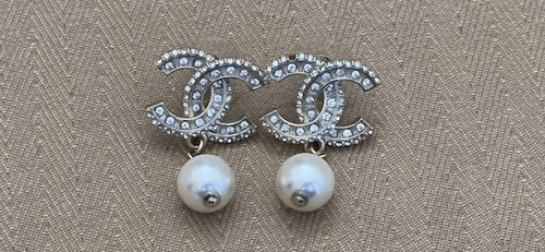 Chanel gold tone - chanel, stud