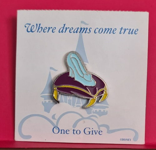 Disney pin card - disney, on