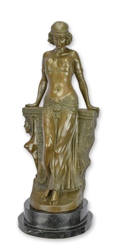 Una scultura bronzo - scultura,