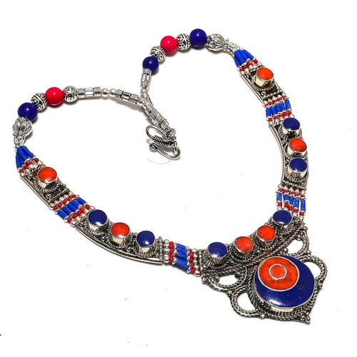 Collana con pietre preziose