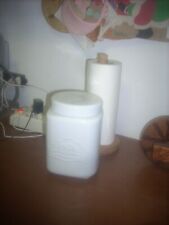 barattolo porta biscotti in ceramica bianca con casetta e rondini leggi...