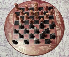 Set scacchi vintage pietra sapone africano rosso e nero