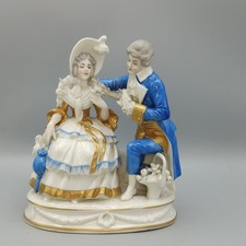 Antica statuina in porcellana