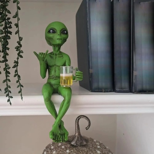 Statua aliena bevi birra - aliena,