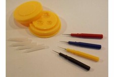 Serie di 4 oliatori e base