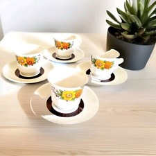 Set 4 tazze da tè e piattini