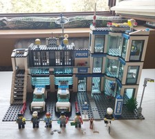 LEGO City Police Station/Stazione di Polizia - Set 7498 with all Minifigures