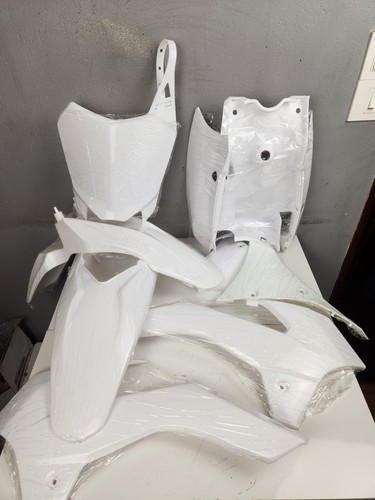 Kit plastiques blanc - plastiques,
