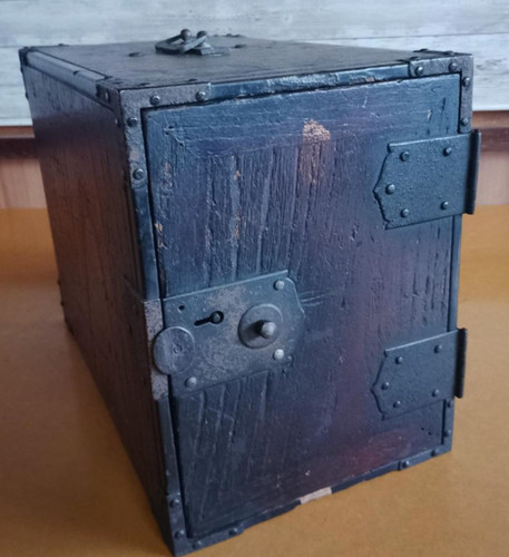 Antica cassettiera giapponese