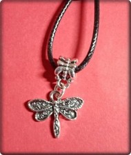 GIROCOLLO UNISEX LACCETTO INTRECCIATO CON CIONDOLO LIBELLULA