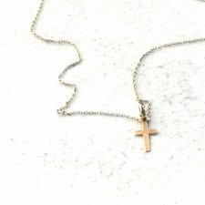 Catenina o girocollo  in oro  giallo 9 kt  375 con pendente  a forma di croce