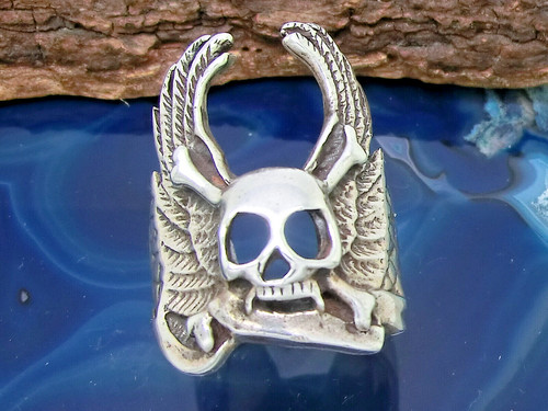 Anello con teschio alato - con,
