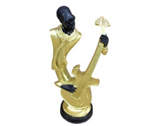 Statuina musicista chitarra