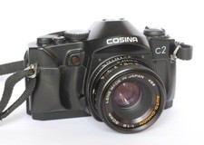 Cosina C2 + obiettivo 50 mm 1.9 fotocamera a rullino 35mm funzionante e testata