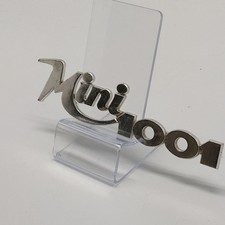 Placca metallica scritta originale "Mini 1001" segnata.