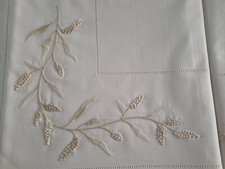 Lenzuola ricamate a punto