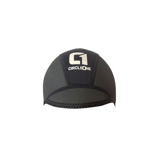 Cappellino con cappuccio per