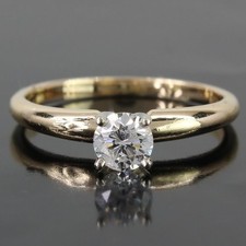 Anello solitario in oro giallo