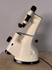 Frontifocometro per la misura del potere diottrico delle lenti degli occhiali.