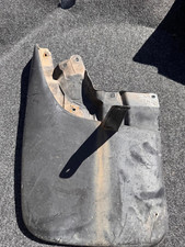 Nissan Navara D22 Paraspruzzi anteriore lato passeggero codice 93821VK000 02-04