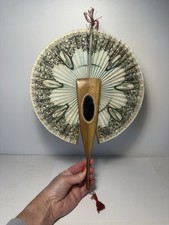 Antico ventilatore a mano