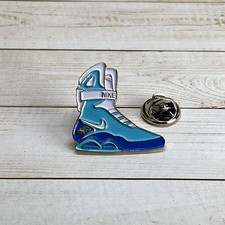 Spilla smaltata Nike Air Mag