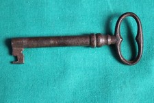 L68- ANTIQUE KEY -OLD KEY