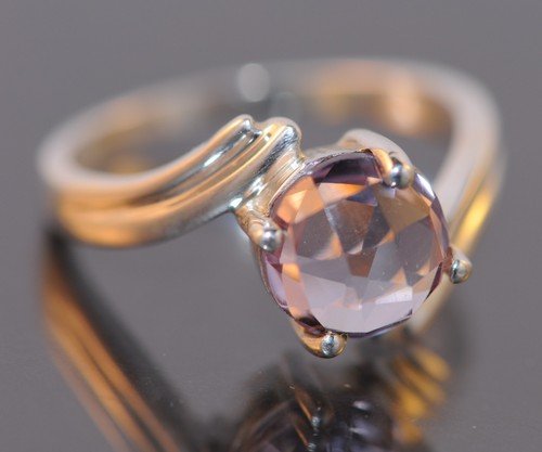 Anello con ametista sintetica