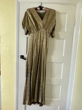 Bellissimo abito raso oro con