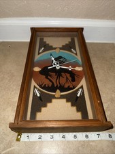 Orologio The End of the Trail incorniciato sand art nativi americani indiani (non funzionante)