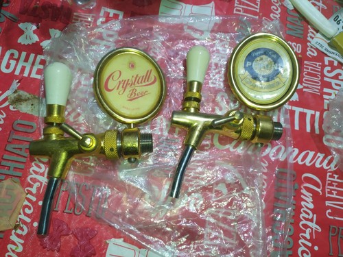 Due rubinetti spillatore con - due,
