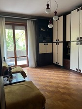 Mobili vintage anni '70 in legno per cameretta con due letti a scomparsa