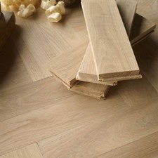Pavimento in parquet a spina
