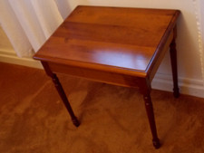 tavolino antico a fiori