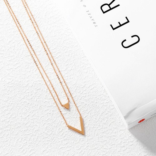 Collana con ciondolo v - collana,