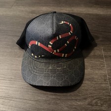 Cappello Gucci serpente stile