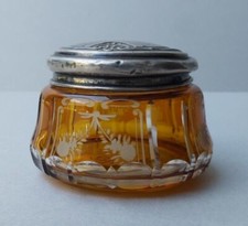 Antico vaso da toeletta in vetro ambrato e coperchio in argento