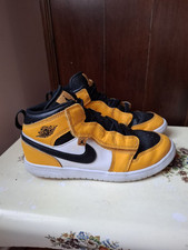 Air Jordan Sneakers Unisex Bambini Taglia EUR 35/ UK 2.5 / Cm22 Color Giallo...