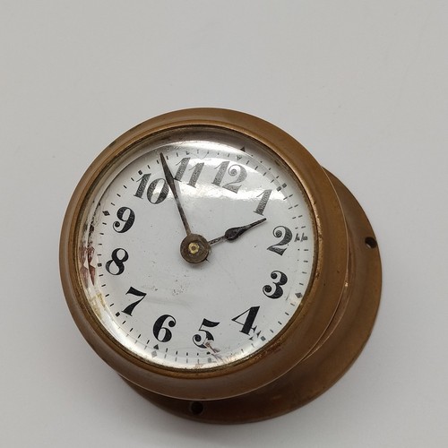Antico orologio meccanico - , in