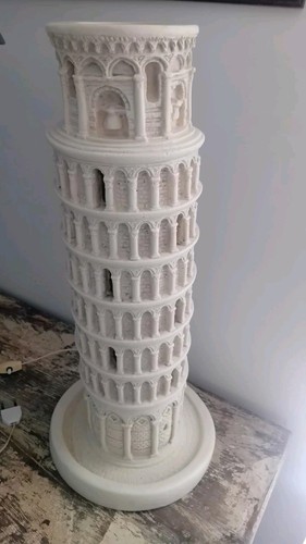 Torre pisa statuina in - pisa,
