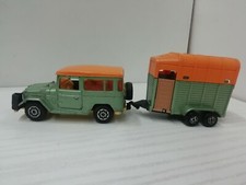 MAJORETTE - TOYOTA LAND CRUISER CON RIMORCHIO CAVALLI