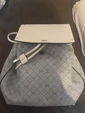 Carpisa Beige con design zaino