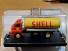 Modello furgone cisterna