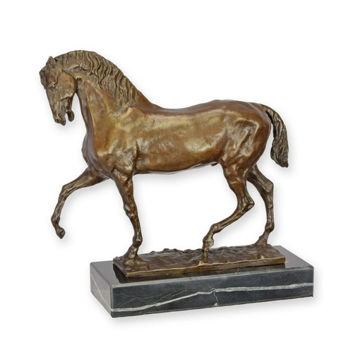 Una scultura bronzo - una,