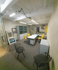 scrivania angolare, sedia da ufficio, mobili da ufficio, cassettiera