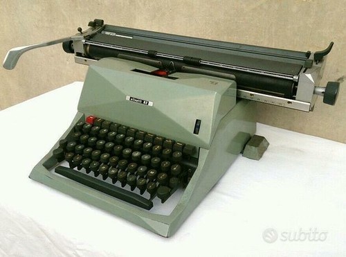 Macchina per scrivere olivetti